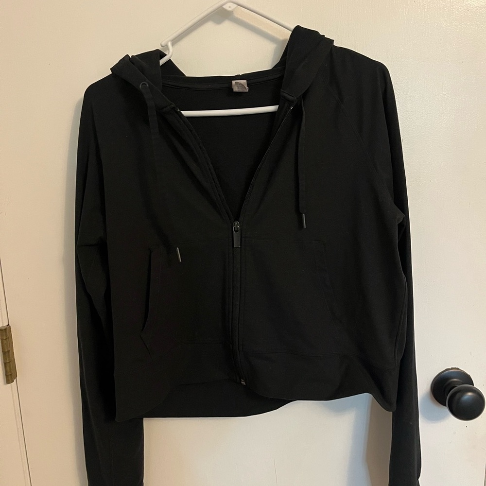 Yogalicious Black V-neck Long Sleeve Cropped Sweatshirt